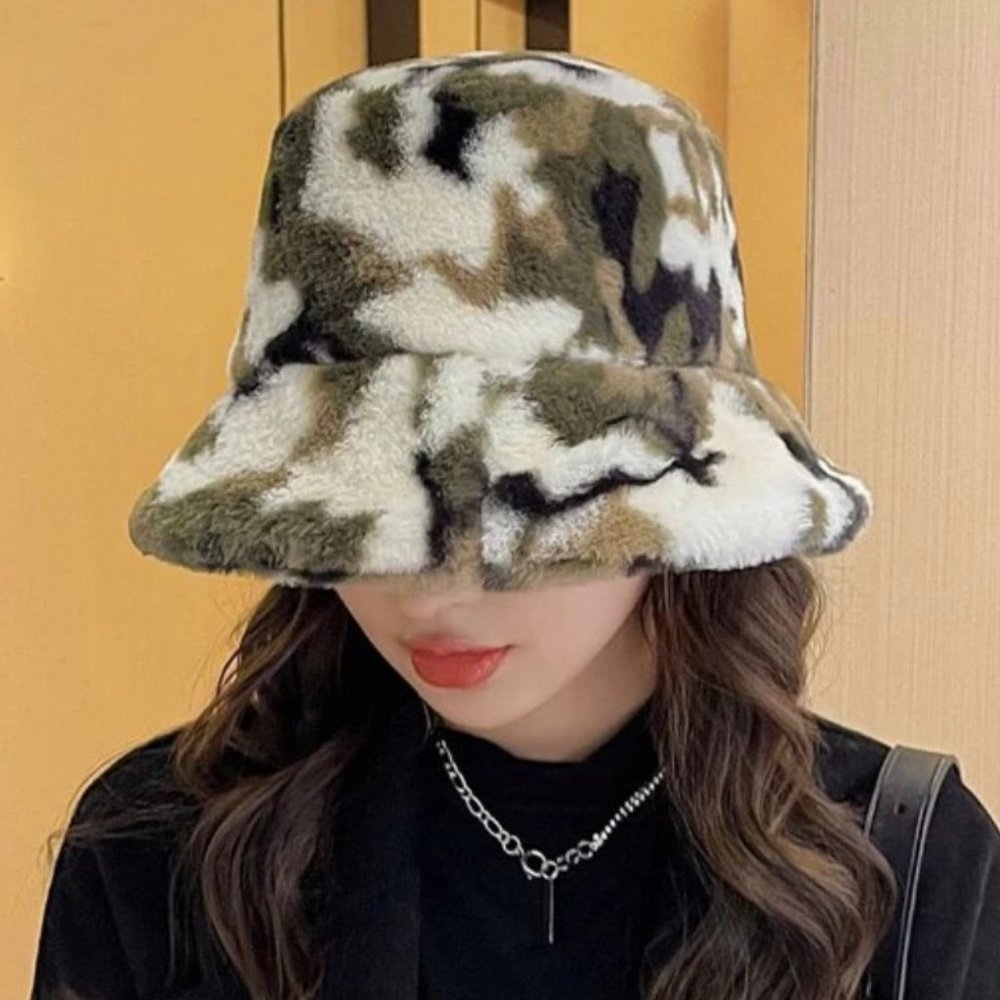 [New] Women's camo fur bucket hat - Picture 7 of 11